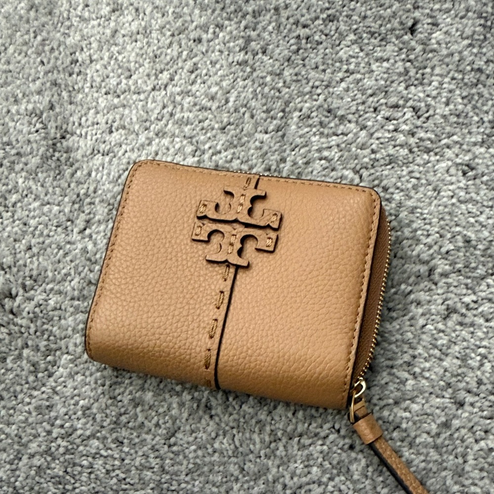Tory Burch Brown Leather Zip Wallet